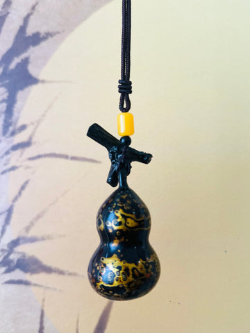Hand-Lacquer “Hulu” Gourd Charm – Blessing, Protection & Good Fortune