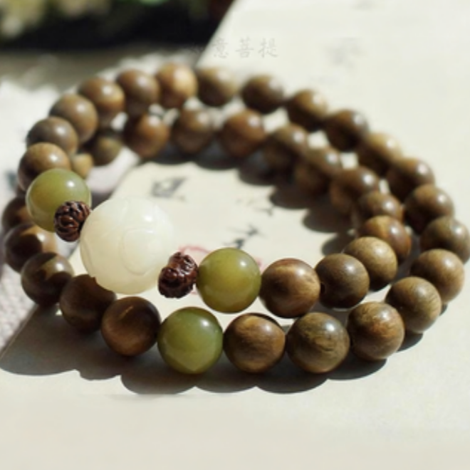 Green Sandalwood Double-Wrap Bracelet with White Jade & Bodhi Accents – Unisex Talisman